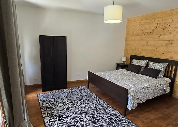 Orman Evi Pyrenean Pursuits Biert