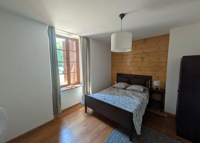 Pyrenean Pursuits 山林小屋