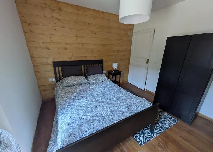 Pyrenean Pursuits 山林小屋 *