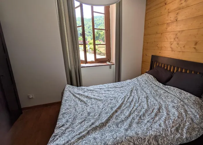 Pyrenean Pursuits 山林小屋 Biert